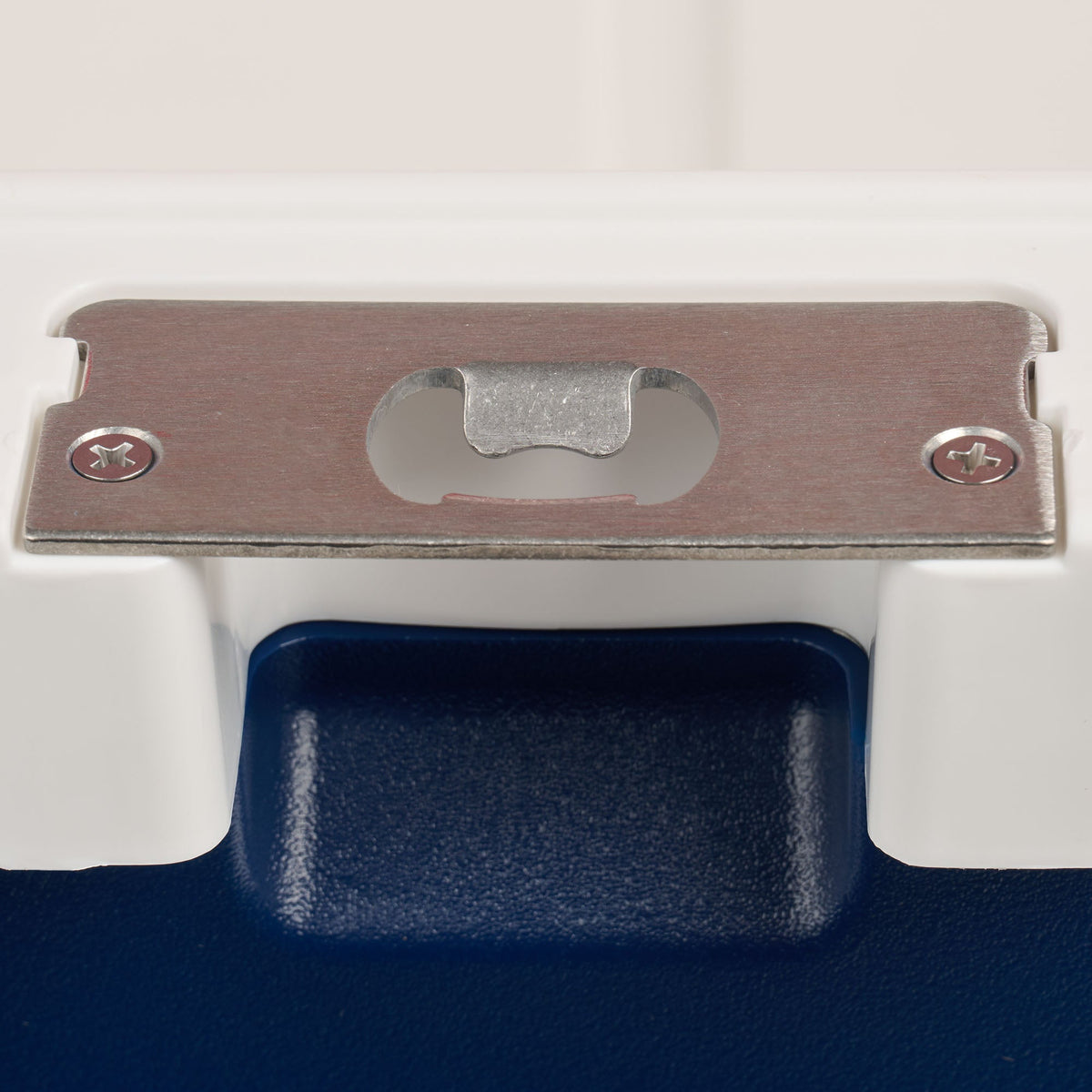 trailmate-75-qt-roller-cooler-x7 00035111-BO.jpg