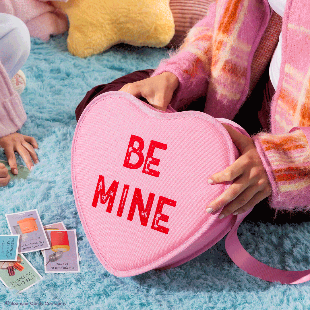 sweethearts-candies-be-mine-cooler-bag-u8 Sweethearts_NATIVE_PDP_Novelty-Tote_GIF.gif